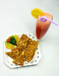 脆皮松饼和鲜榨西瓜汁图片